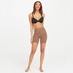 Spanx mid core short